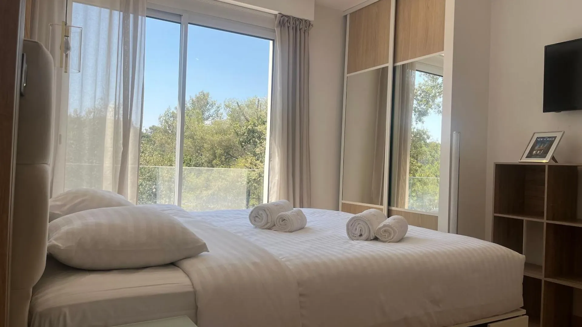 Beautiful 4 Bedroom Villa With Pool, Jacuzzi Biot