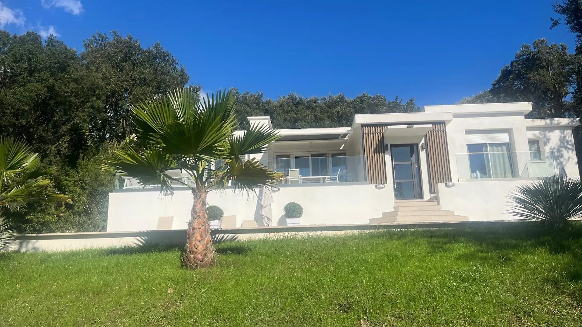 Beautiful 4 Bedroom Villa With Pool, Jacuzzi Biot France