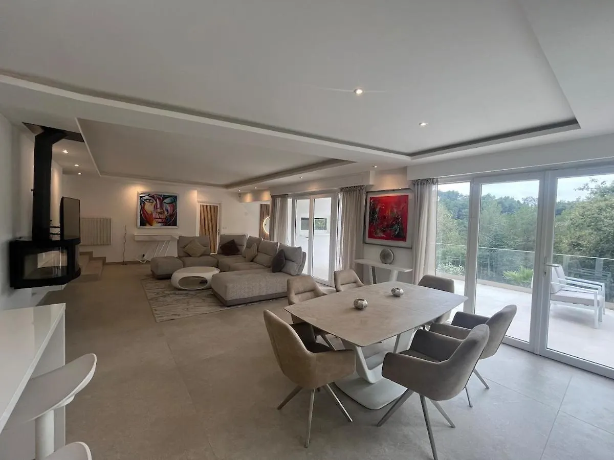 Beautiful 4 Bedroom Villa With Pool, Jacuzzi Biot France