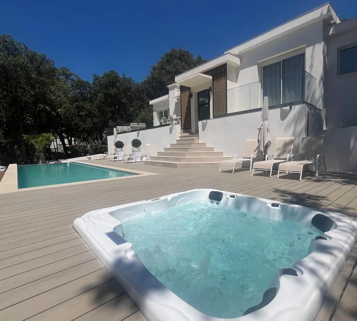 Beautiful 4 Bedroom Villa With Pool, Jacuzzi Biot 0*,  France